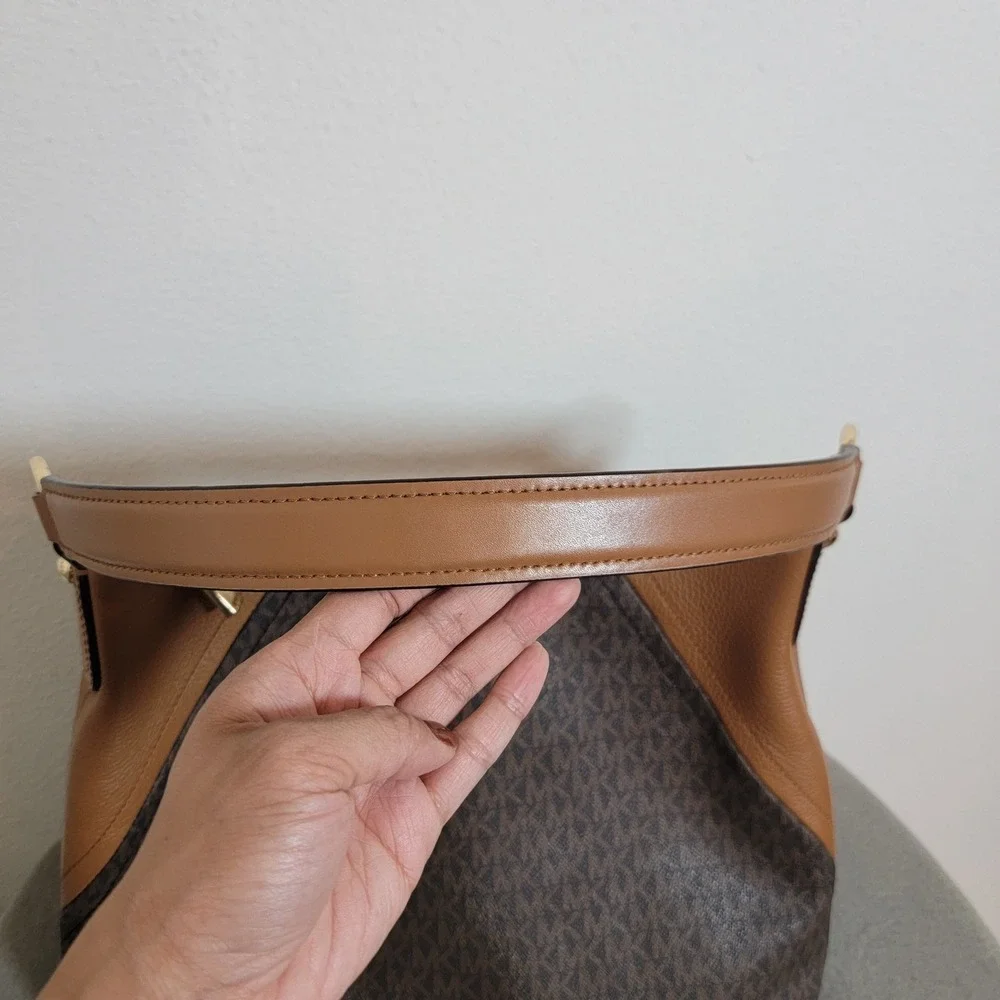 Michael Kors‎ Aria Large Brown Monogram Logo Large Hobo Shoulder Bag Leather